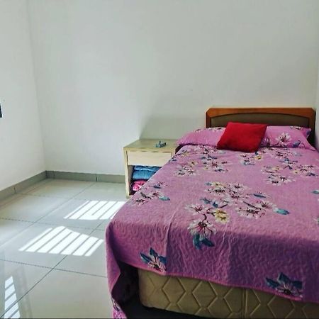Zanra Homestay At Residensi Zamrud Blok B Kajang Luaran gambar