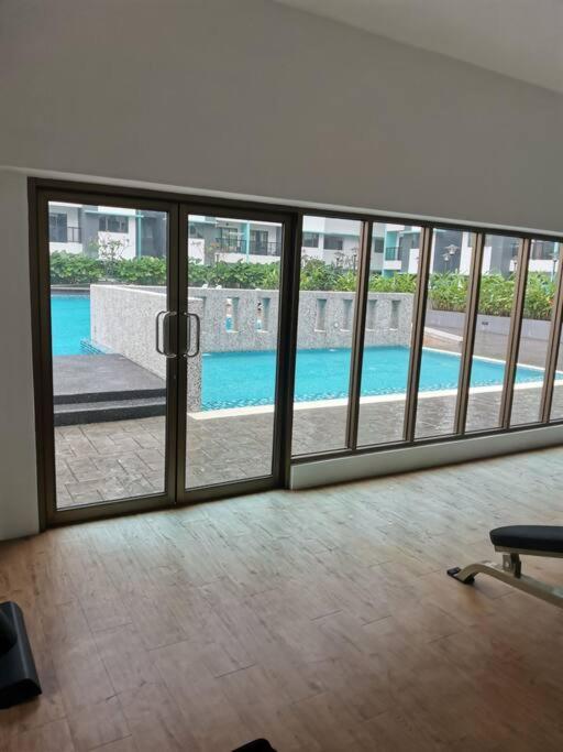 Zanra Homestay At Residensi Zamrud Blok B Kajang Luaran gambar