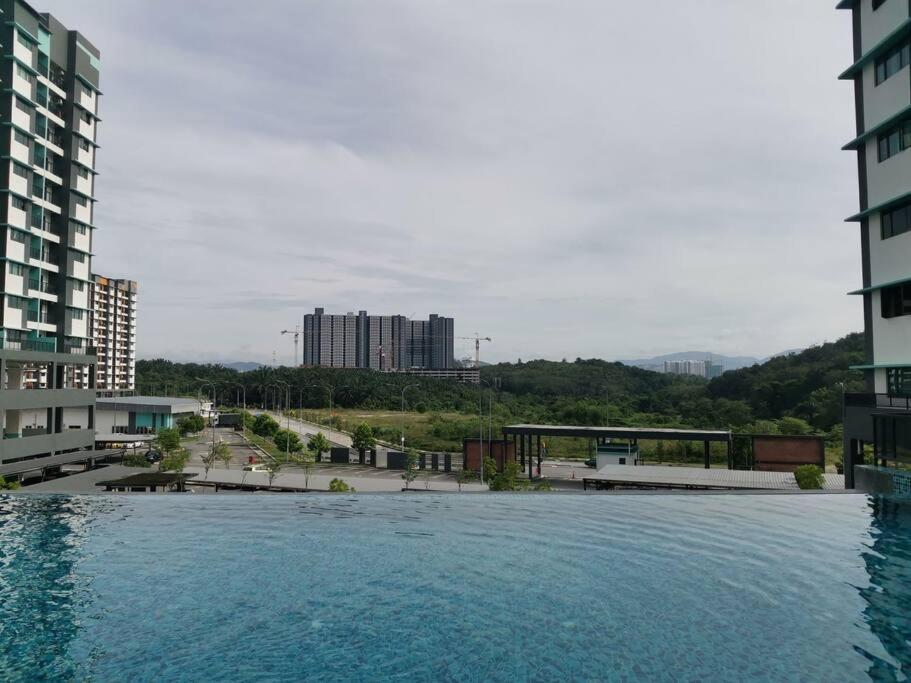 Zanra Homestay At Residensi Zamrud Blok B Kajang Luaran gambar