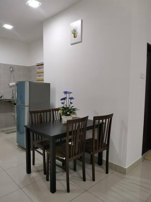 Zanra Homestay At Residensi Zamrud Blok B Kajang Luaran gambar