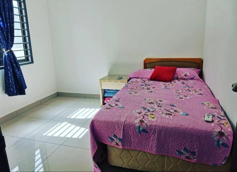 Zanra Homestay At Residensi Zamrud Blok B Kajang Luaran gambar
